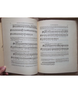 4 volumes avec de nombreux exemples de texte et musique